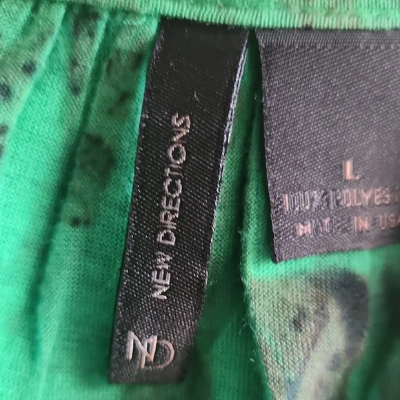 Elegant Green Women's Top - Picture 9 of 9